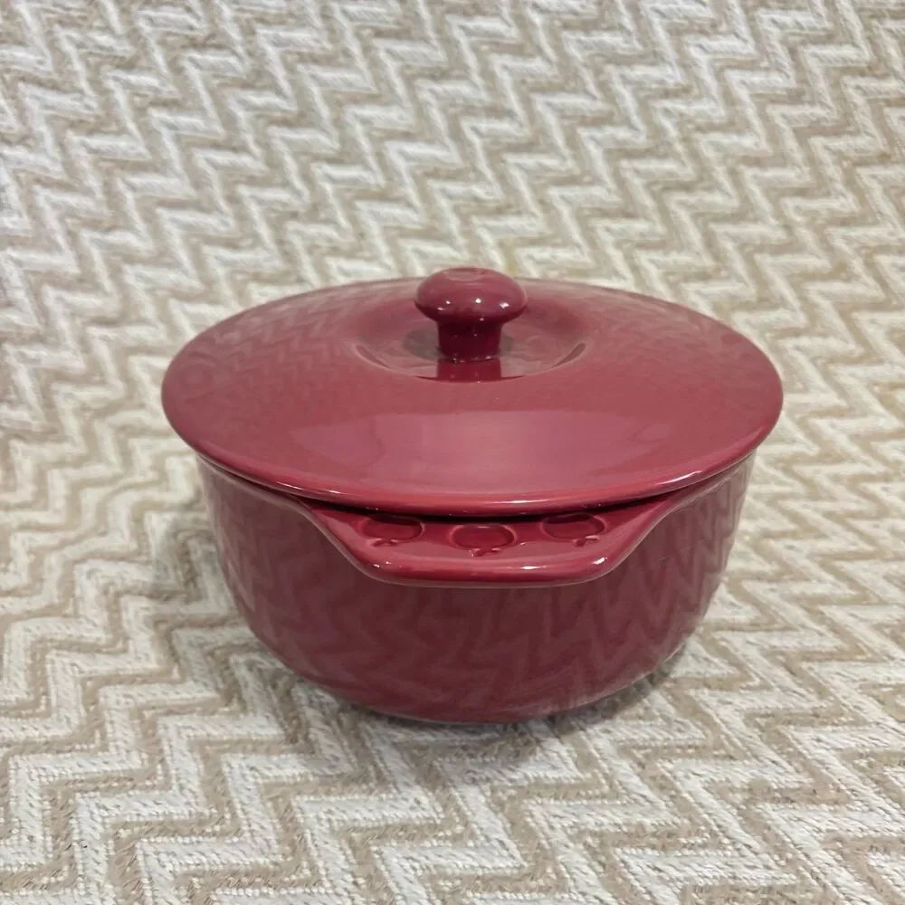 Chantal 1.75 Quart Red Apple Casserole Dish With Lid